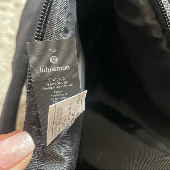 Lululemon Early Embark Mens Black Backpack with luggage strap - Picture 10 of 13
